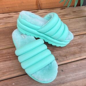 UGG Maxi Slides